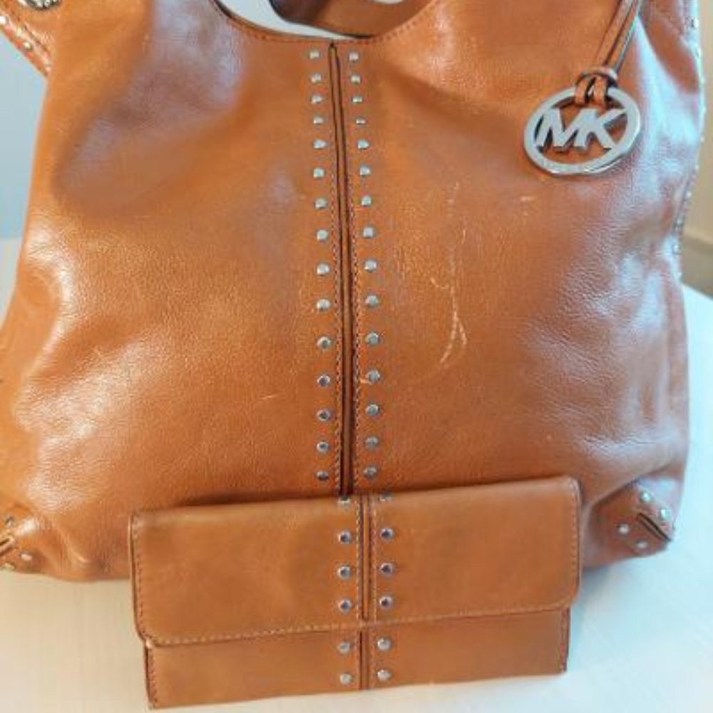 Pre-owned MK Uptown Astor Handbag & Wallet